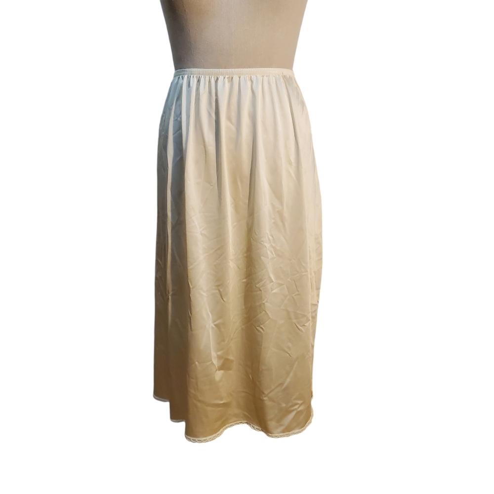 Vanity Fair Vintage Ivory Half Slip Size S/M Made‎ In USA
